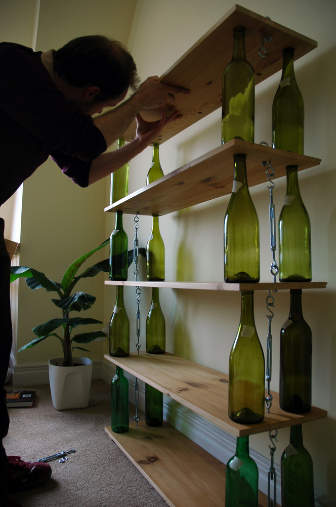 Idei creative de refolosire a sticlelor de vin in casa