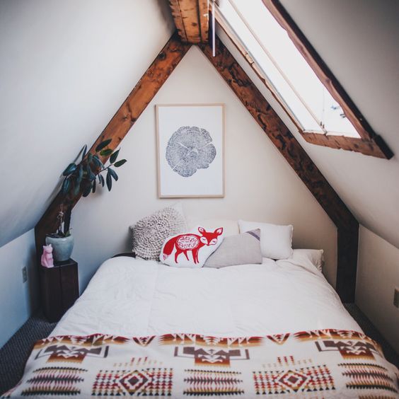 amenajarea unei mansarde mici small attic room design ideas 15