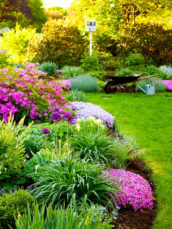 aranjamente de flori in gradina Garden floral arrangements 3