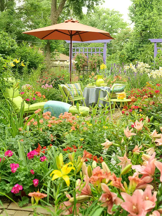 aranjamente de flori in gradina Garden floral arrangements 5