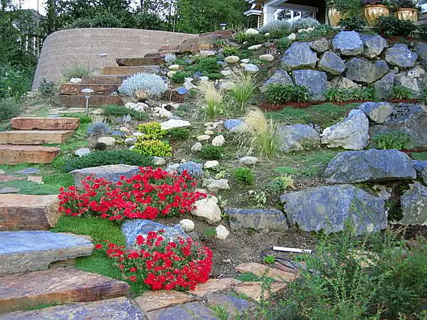 aranjamente de gradina cu pietre si flori Stone and flower garden design ideas 6