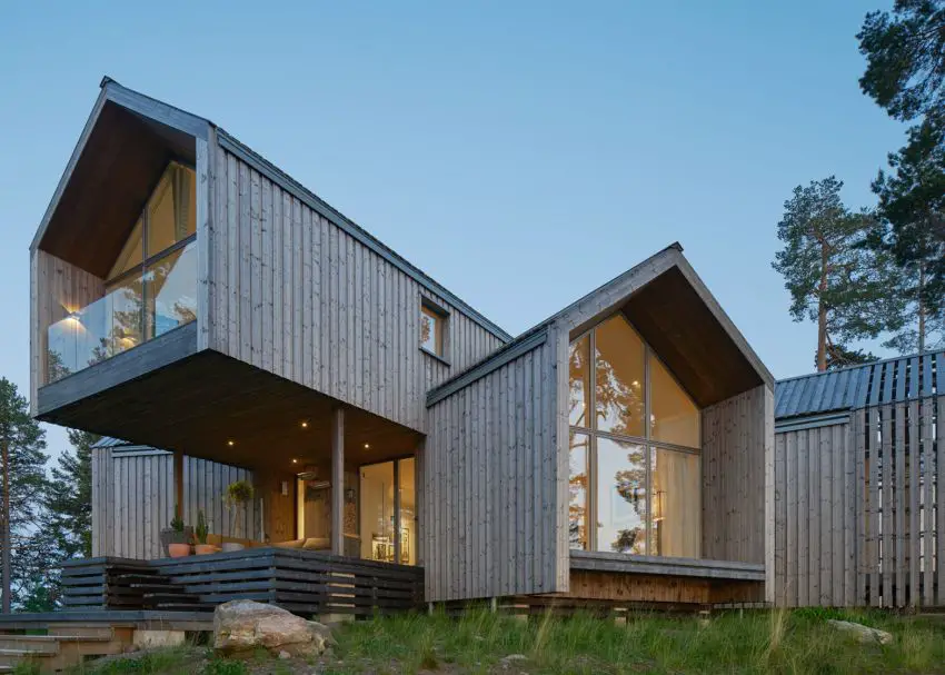 Casa in forma de stea - lemn, sticla si interioare care se contopesc cu natura de afara