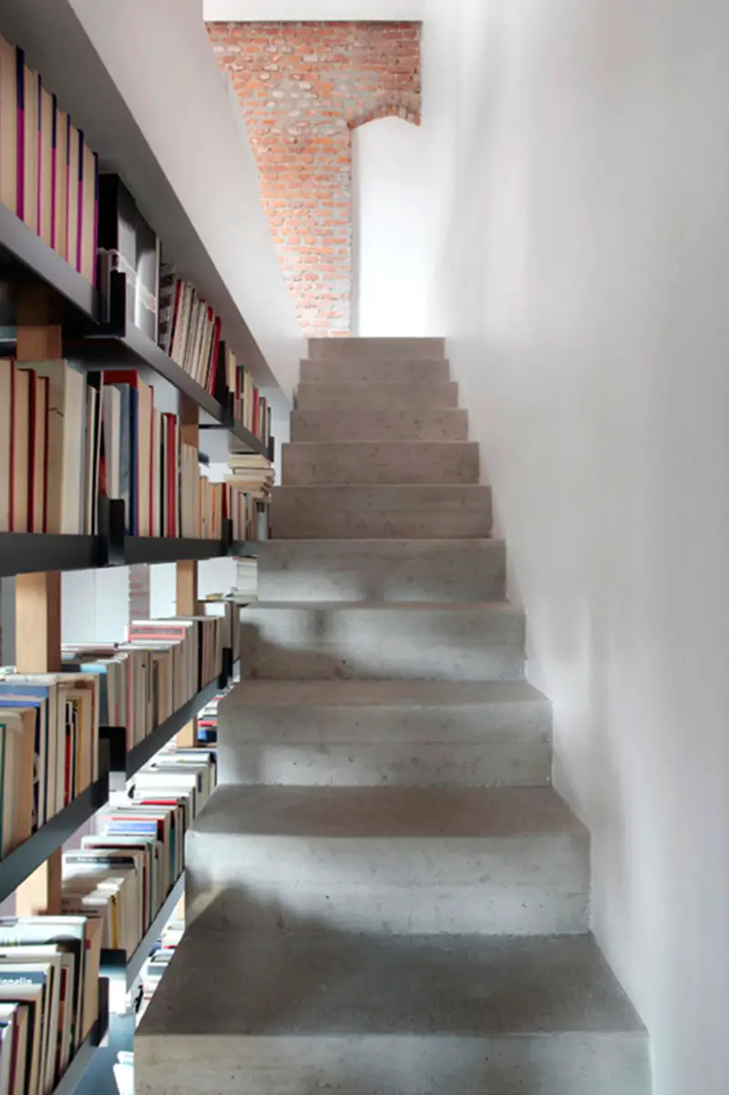 scari cu biblioteci in loc de balustrada Staircases with integrated bookshelves 9