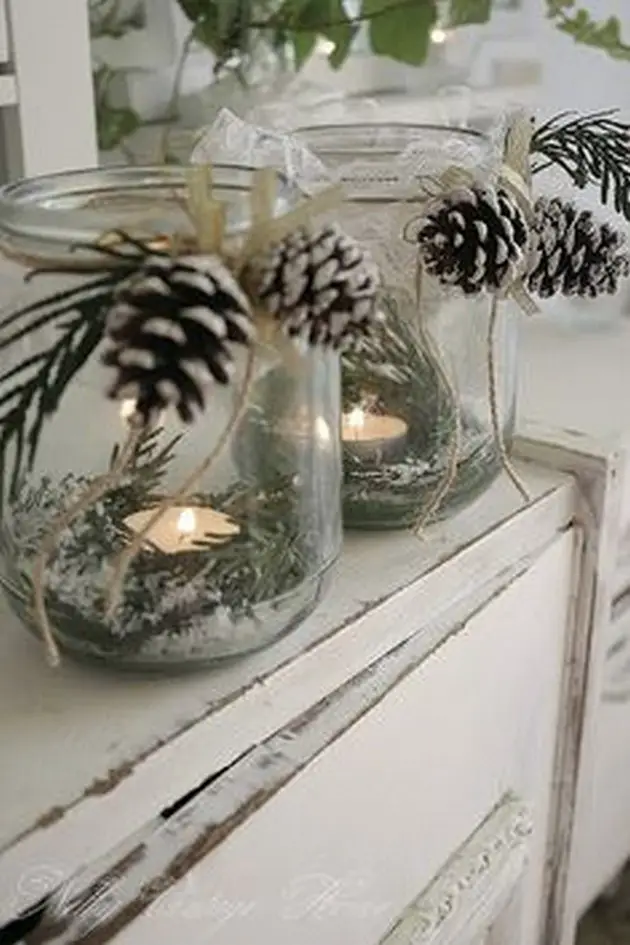 decoratiuni de iarna din conuri de brad lumanari