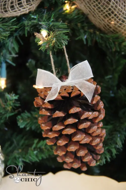 decoratiuni de iarna din conuri de brad ornament funda