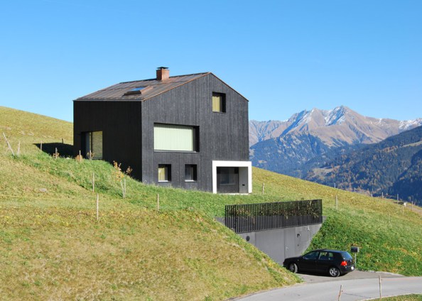 case moderne pentru teren in panta