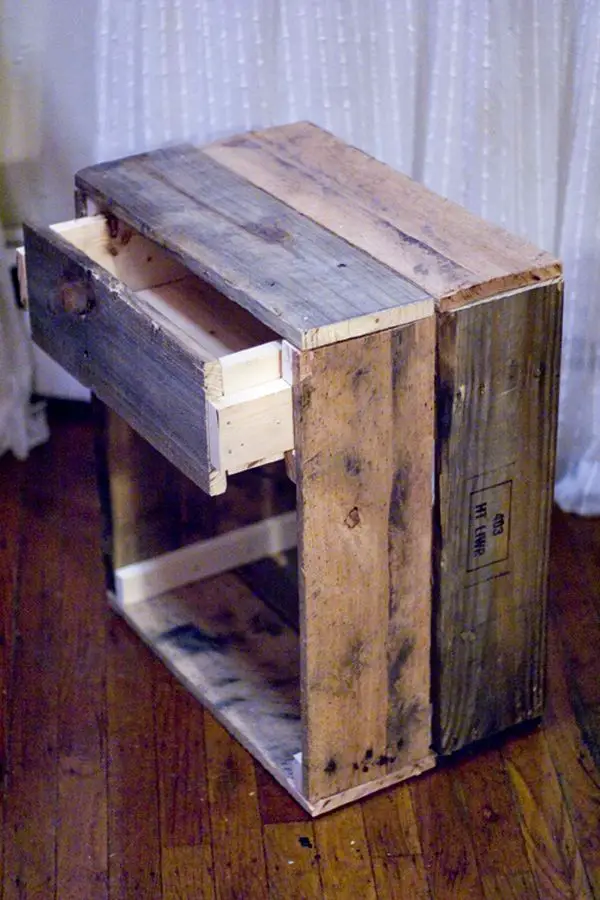 10 reclaimed wood furniture ideas for home