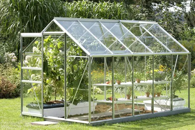 How to build a greenhouse for vegetables in a few easy steps