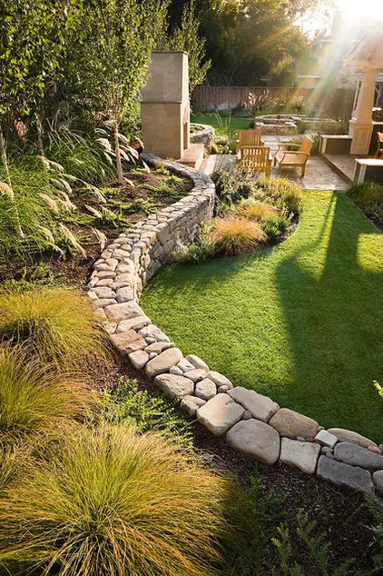 Building river stone walls with mortar in the garden