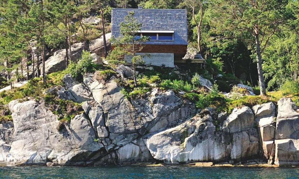 Casa de pe stanca din fiord