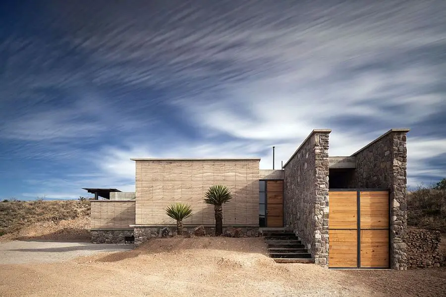 Casa moderna din desertul mexican imens