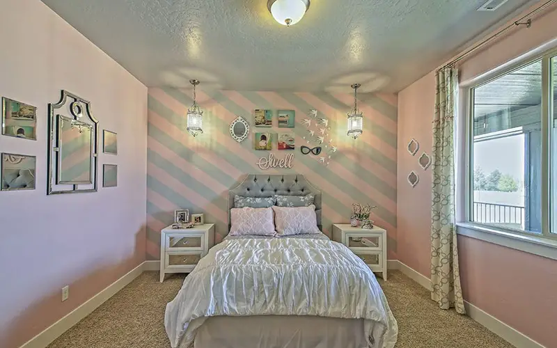 Pink and gray in the bedroom