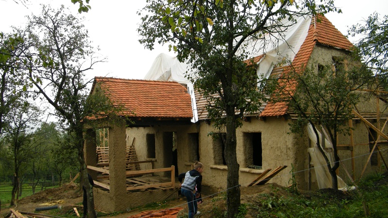 case ecologice construite din lut Natural cob houses 3