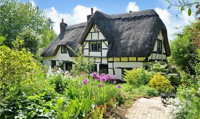 casa cu stuf thatched english cottage