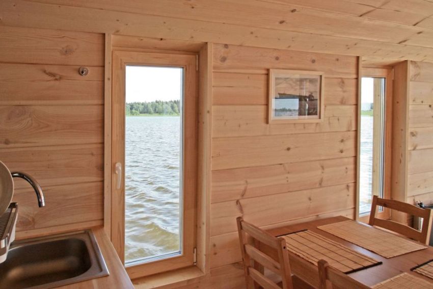 The floating modular home in Russia