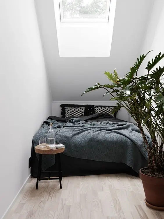 amenajarea unei mansarde mici small attic room design ideas 4