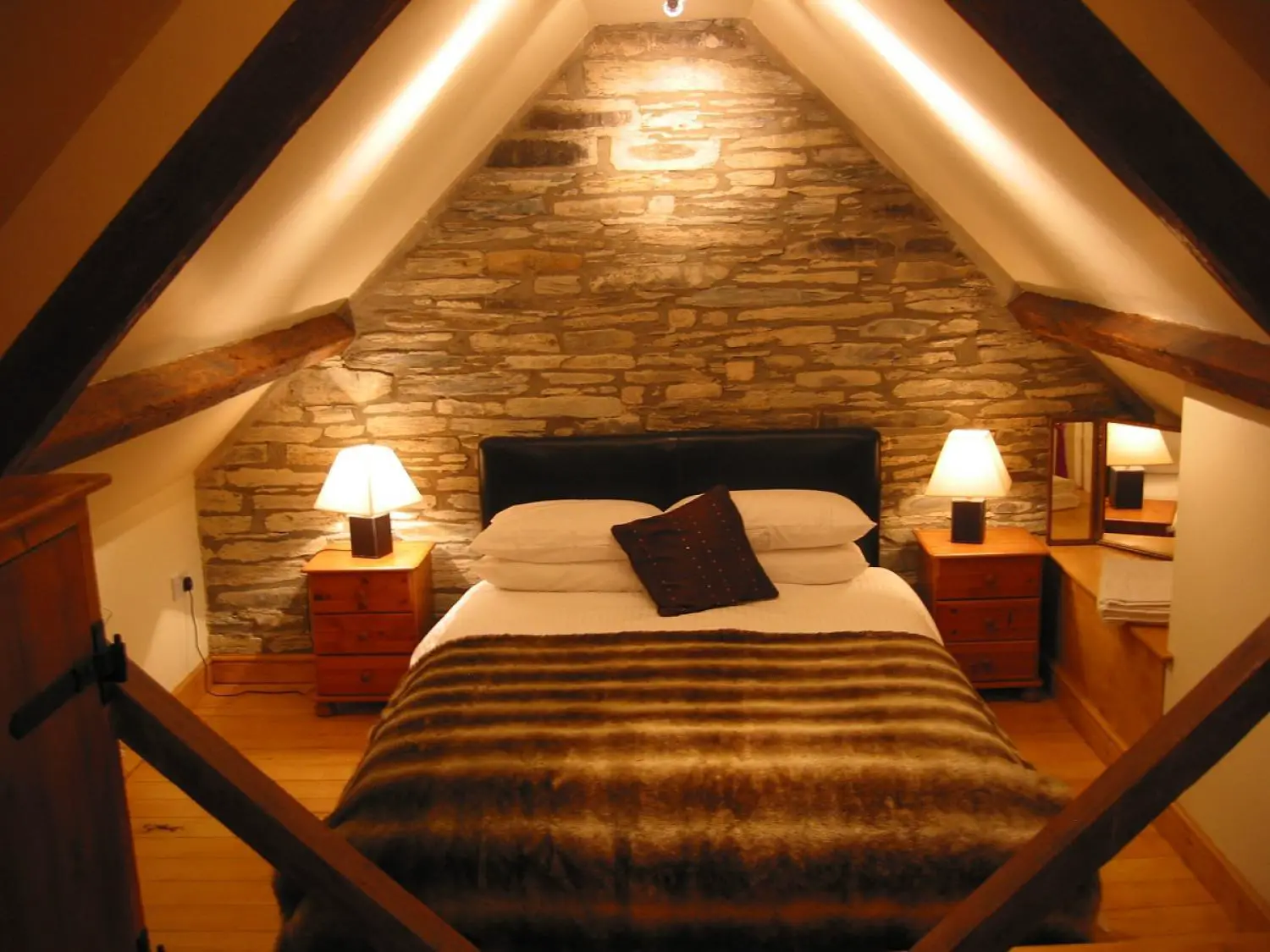amenajarea unei mansarde mici small attic room design ideas 5