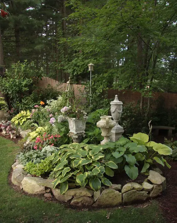 aranjamente de gradina cu pietre si flori Stone and flower garden design ideas 5