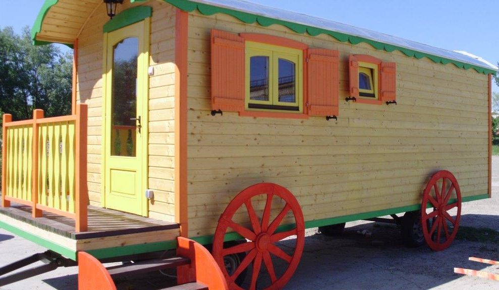 Case mobile din lemn usor