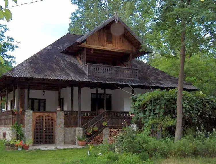 Romanian traditional houses for all