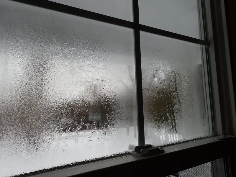 De ce se aburesc geamurile? Solutii aceasta problema pe timp de iarna