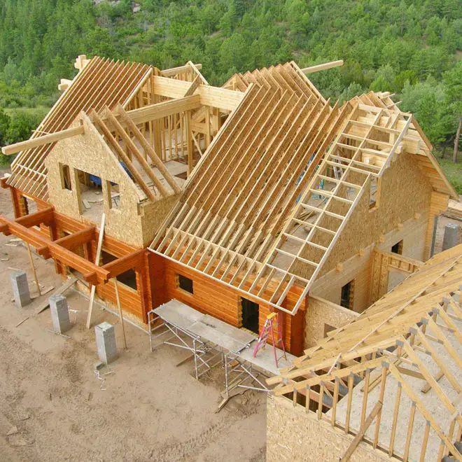 constructia unui acoperis din lemn