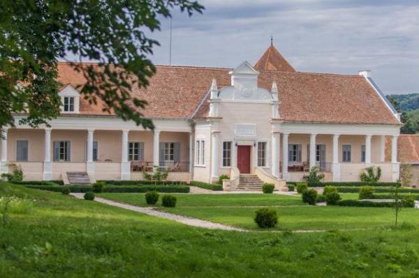 the most beautiful manors in Romania