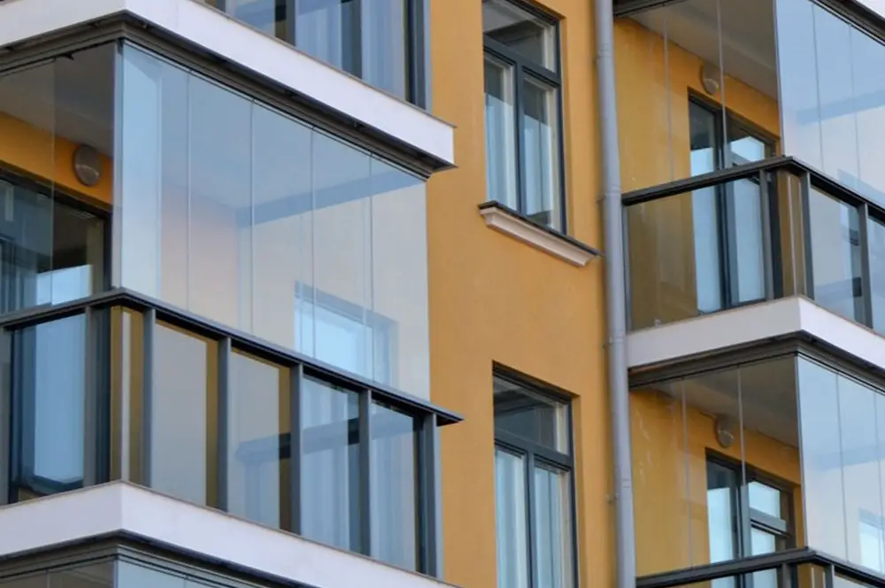 inchiderea balconului cu geamuri glisante
