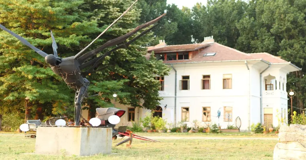 casa lui Mircea Dinescu