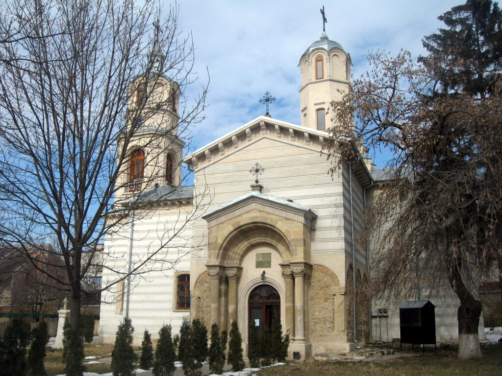 cele mai vechi clădiri din Iași biersica armenească