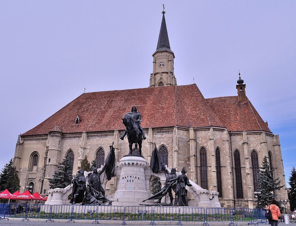 cele mai vechi clădiri din Cluj-Napoca statuia lui Matei Corvin