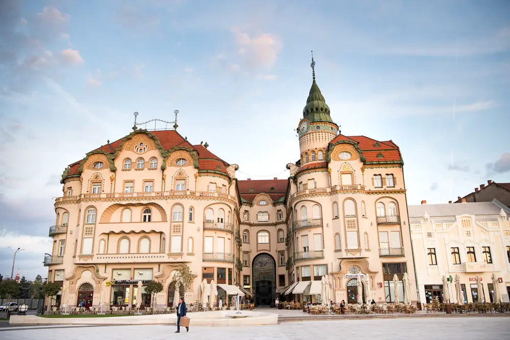 cele mai vechi clădiri din Oradea Palatul Vulturul Negru 
